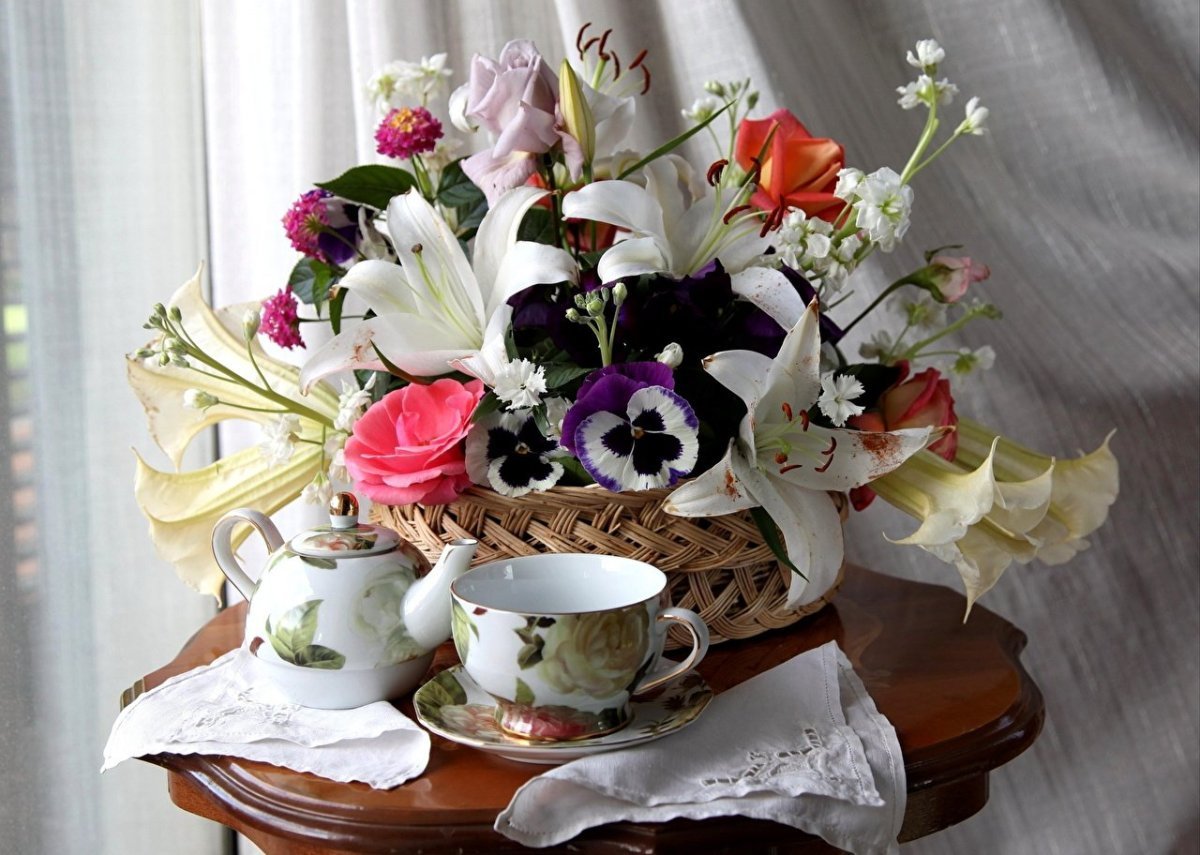 Доброе утро картинки красивые букеты цветов. Утренний букет. Цветочная композиция в чашке. Красивый букет цветов. Цветы в чашке.