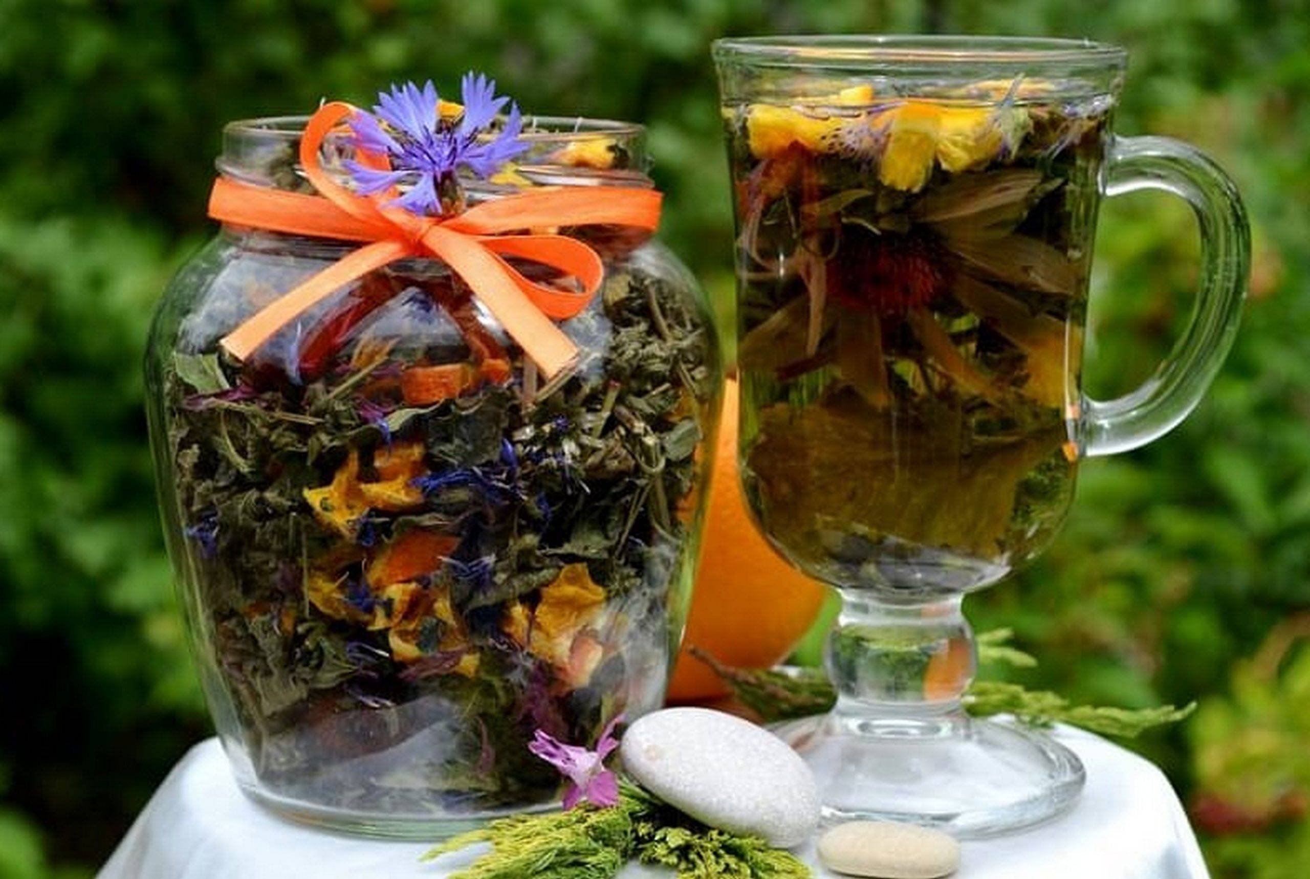 Травы вместо чая каждый день. Ада чай. Травяной чай. Чай из трав. Чай из лекарственных растений.
