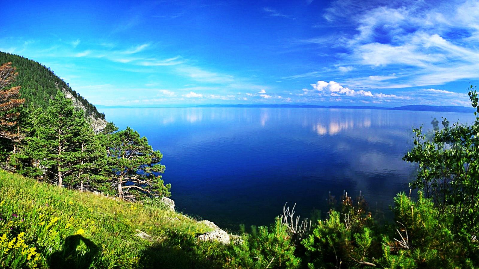 Lake baikal russia. Восточная Сибирь Байкал. Озеро Байкал Lake Baikal. Мыс Лударь на Байкале. Поселок Горячинск на озере Байкал.