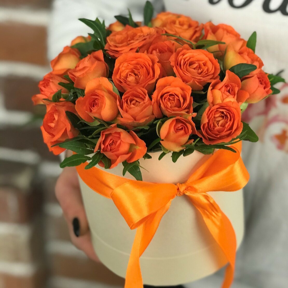 Букет оранжевых цветов. Оранжевые кустовые розы. Кустовые розы желто оранжевые.