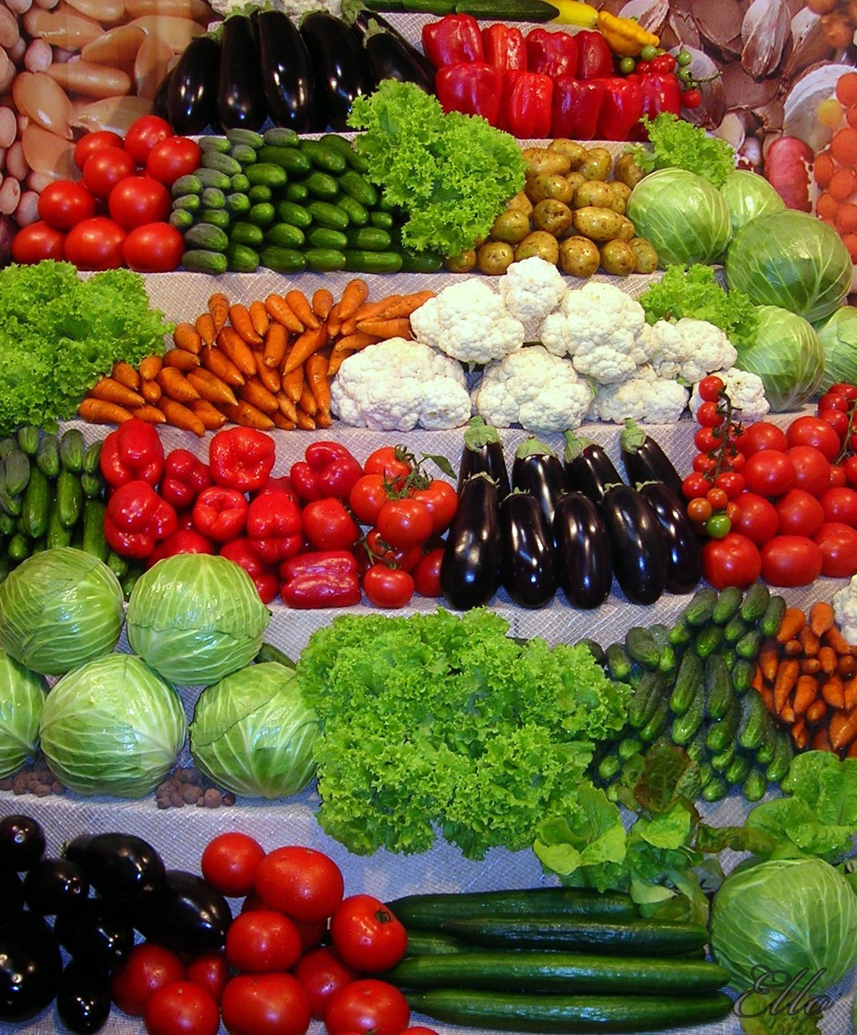 Овощи кучей. Овощи и фрукты. Ассортимент овощей. Фрукты овощи ассортимент. Овощной прилавок.