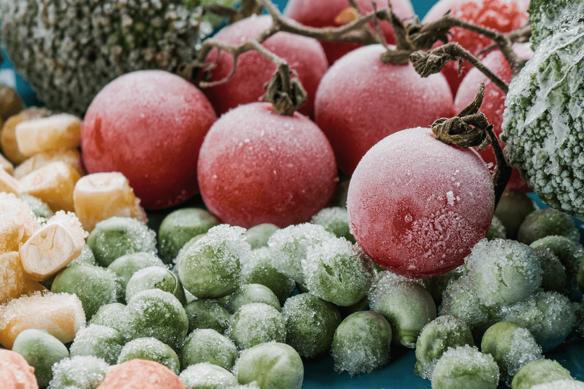Freezing fruits. Шоковая заморозка овощей и фруктов. Замороженные овощи и ягоды. Замороженные фрукты. Шоковая заморозка фруктов.