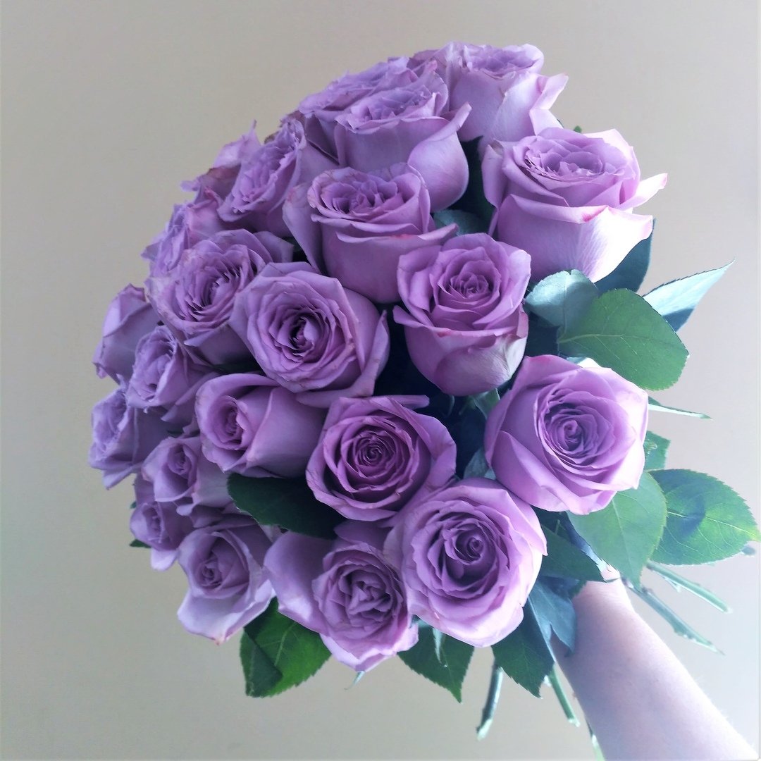 Розово фиолетовый букет. Фиолетовые розы букет. Сиреневые розы букет