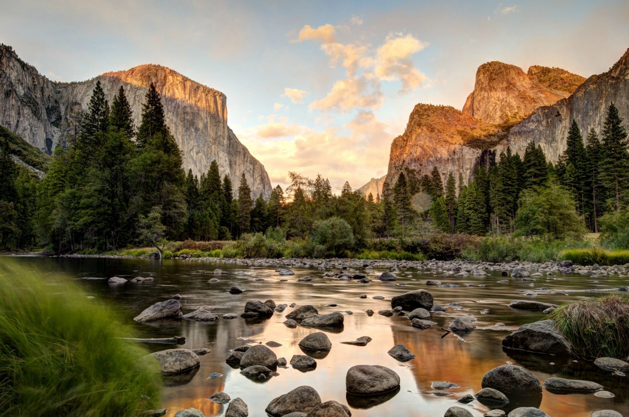 Самые крупные национальные парки. Калифорния Йосемитский парк. Долина Йосемити, США. Национальный парк Йосемити Калифорния США. Национальный парк Йосемити (штат Калифорния).
