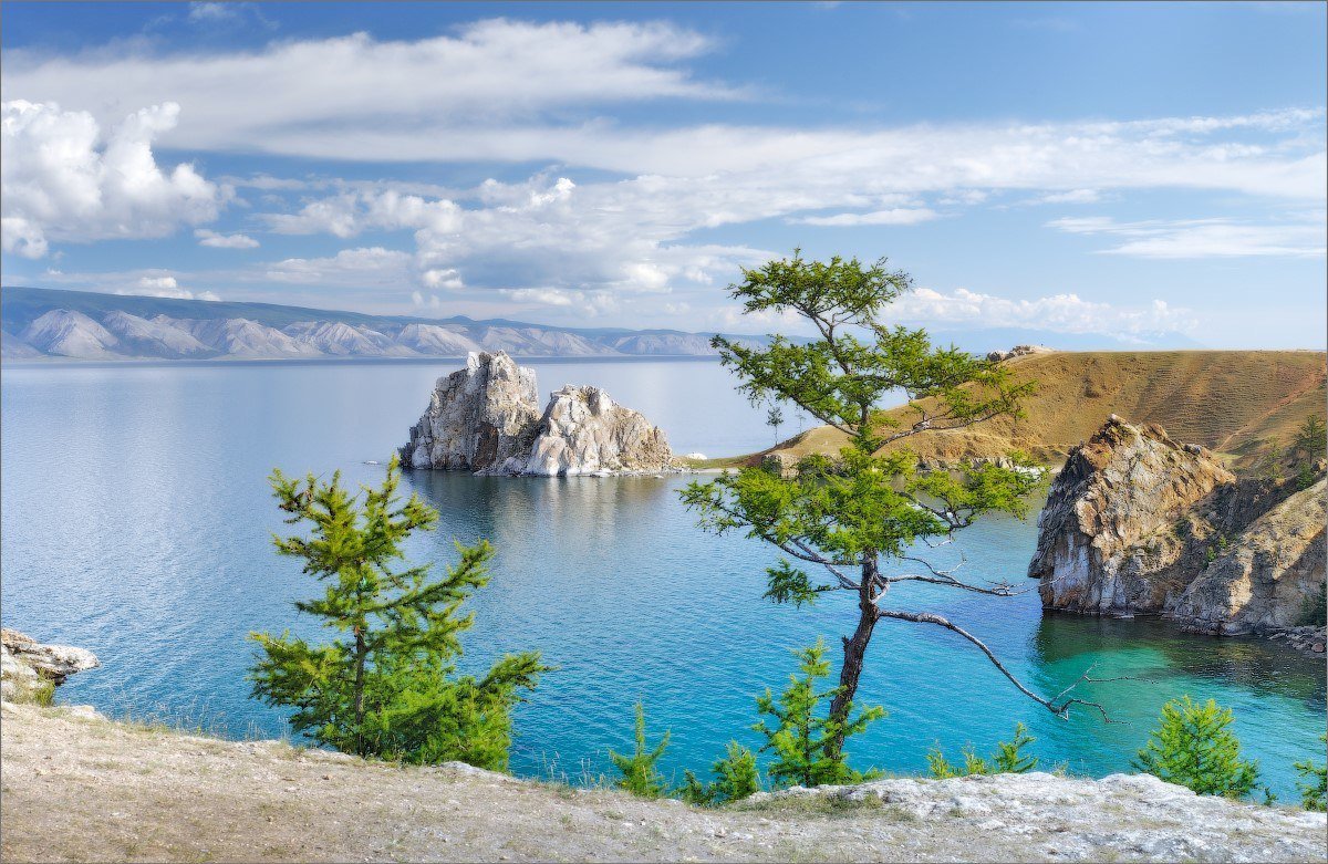 Озеро байкал отдых цены лето. Скала Шаманка на острове Ольхон. Озеро Ольхон на Байкале. Ольхон остров лето на Байкале. Байкал Ольхон лето.