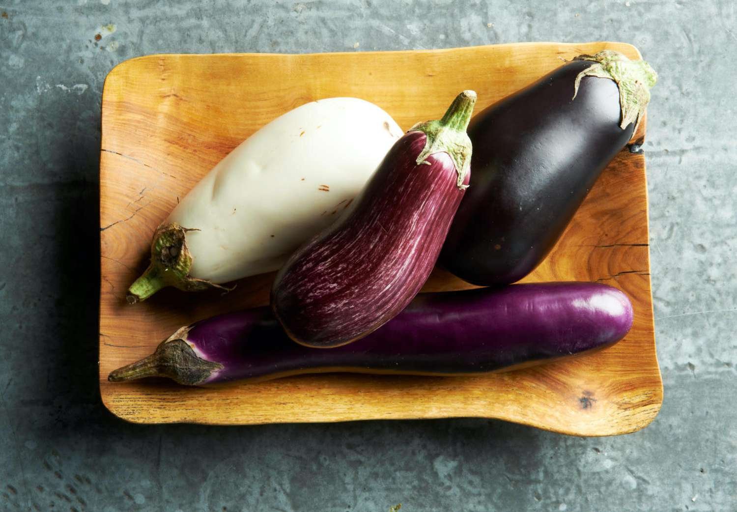 Баклажан халиф. Баклажан полосатый. Баклажан в полоску. Mini Eggplant. Маленькие тайские полосатые баклажаны.