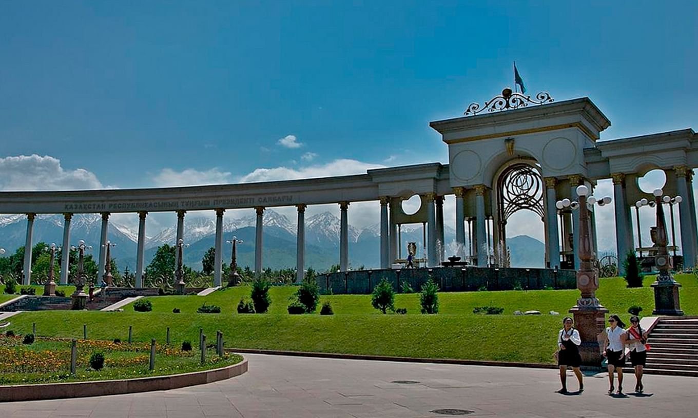 Парк имени первого президента Республики Казахстан (Алма-Ата). Казахстан Алматы парк призелента. Парк 1 президента в Алматы. Президентский парк (Нурсултан).
