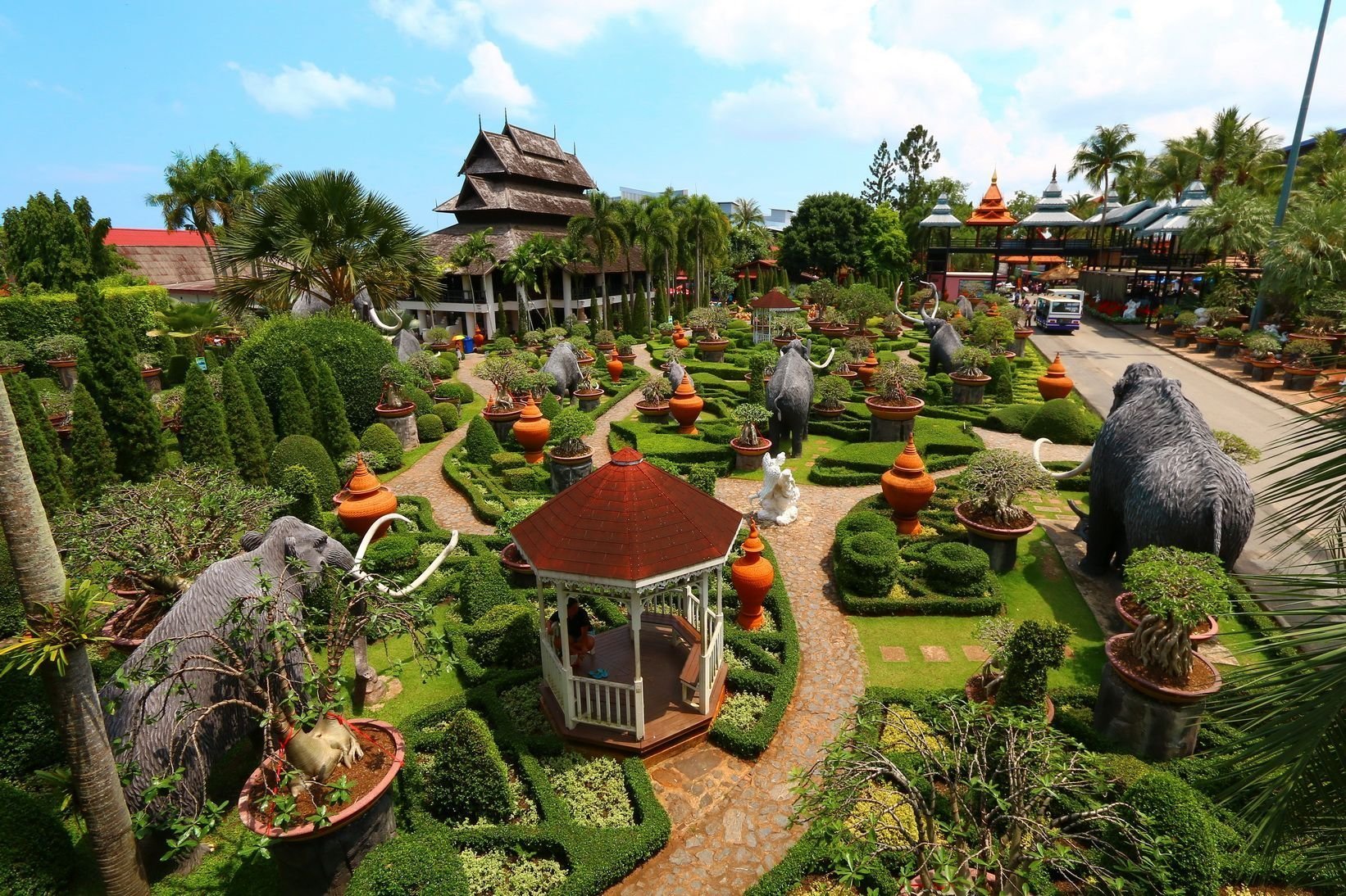 Сад Нонг Нуч (Таиланд). Парк Нонг Нуч в Паттайе. Ботанический сад Нонг Нуч. Ботанический сад Нонг Нуч в Паттайе.