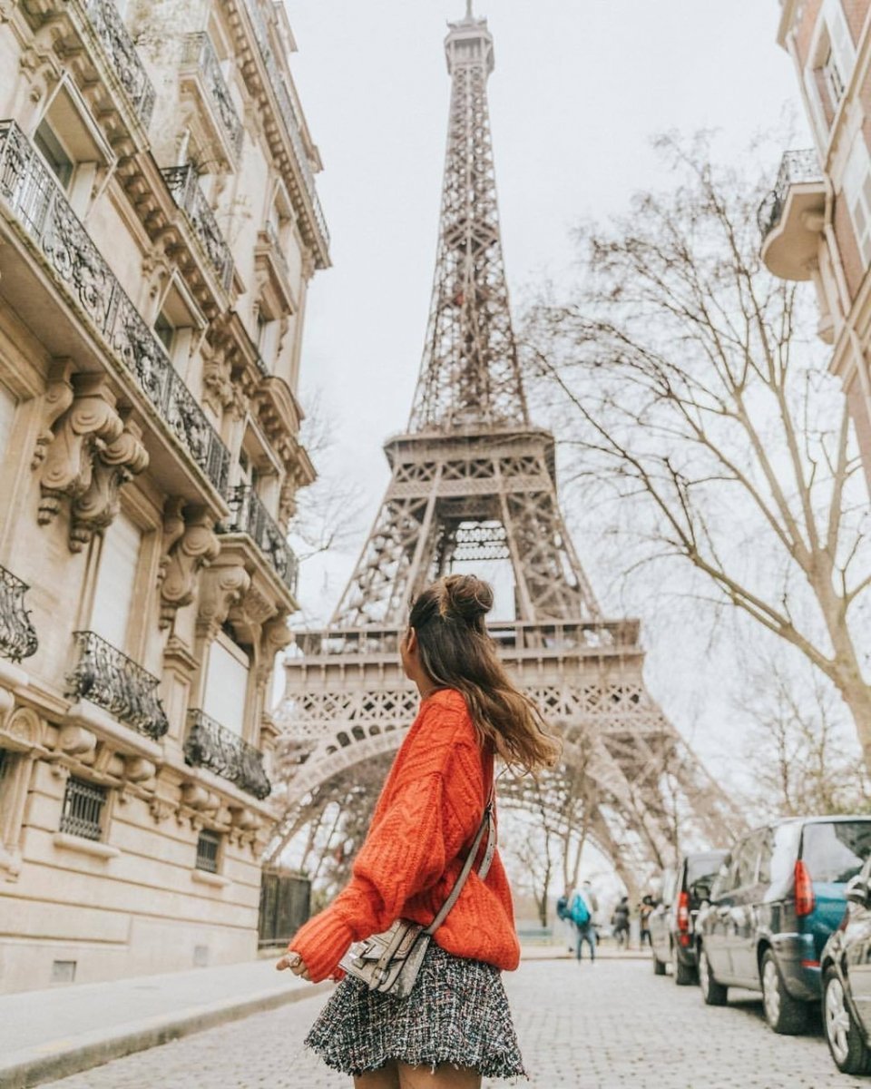 Эйфелева башня в Париже. «Девушка в Париже». Девушка в Аари. На фоне Эйфелевой башни. Живу в париже год