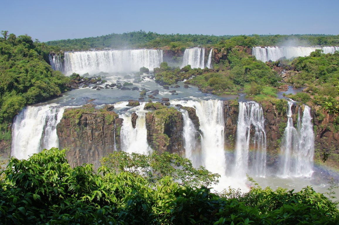Бразилия водопады Игуасу. Водопад Игуасу Радуга. Каскад водопадов Игуасу. Бразильский водопад Игуазу.
