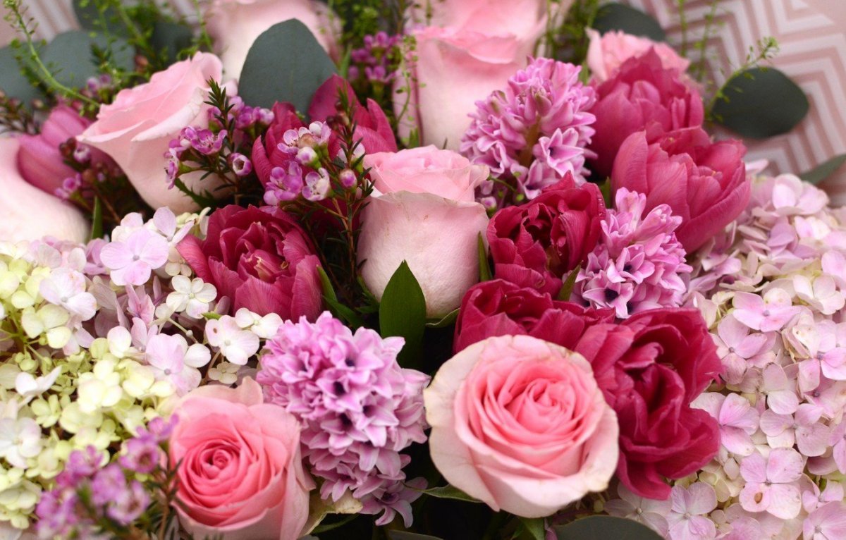 Букеты роз праздничные. Красивый букет. Роскошные цветы. Шикарный букет цветов. Шикарные цветы.