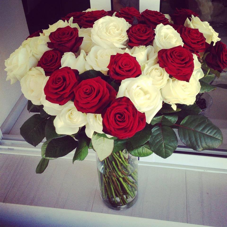 Сегодня мне подарили цветы. Красивый букет роз. Красивый букет дома. Красивые букеты из роз. Шикарный букет роз.