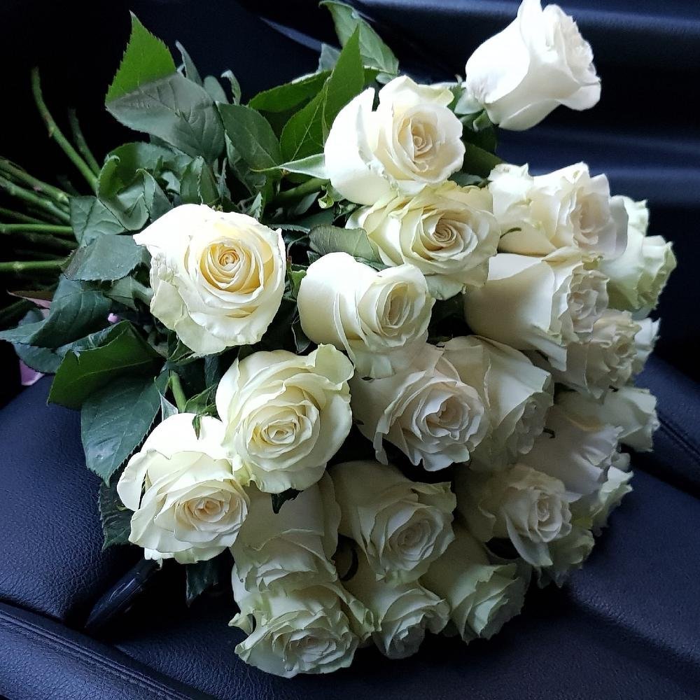 Букет цветов красивых роз фото красивые. Букет белых роз фото. Шикарный белый букет. Красивый букет белых роз.