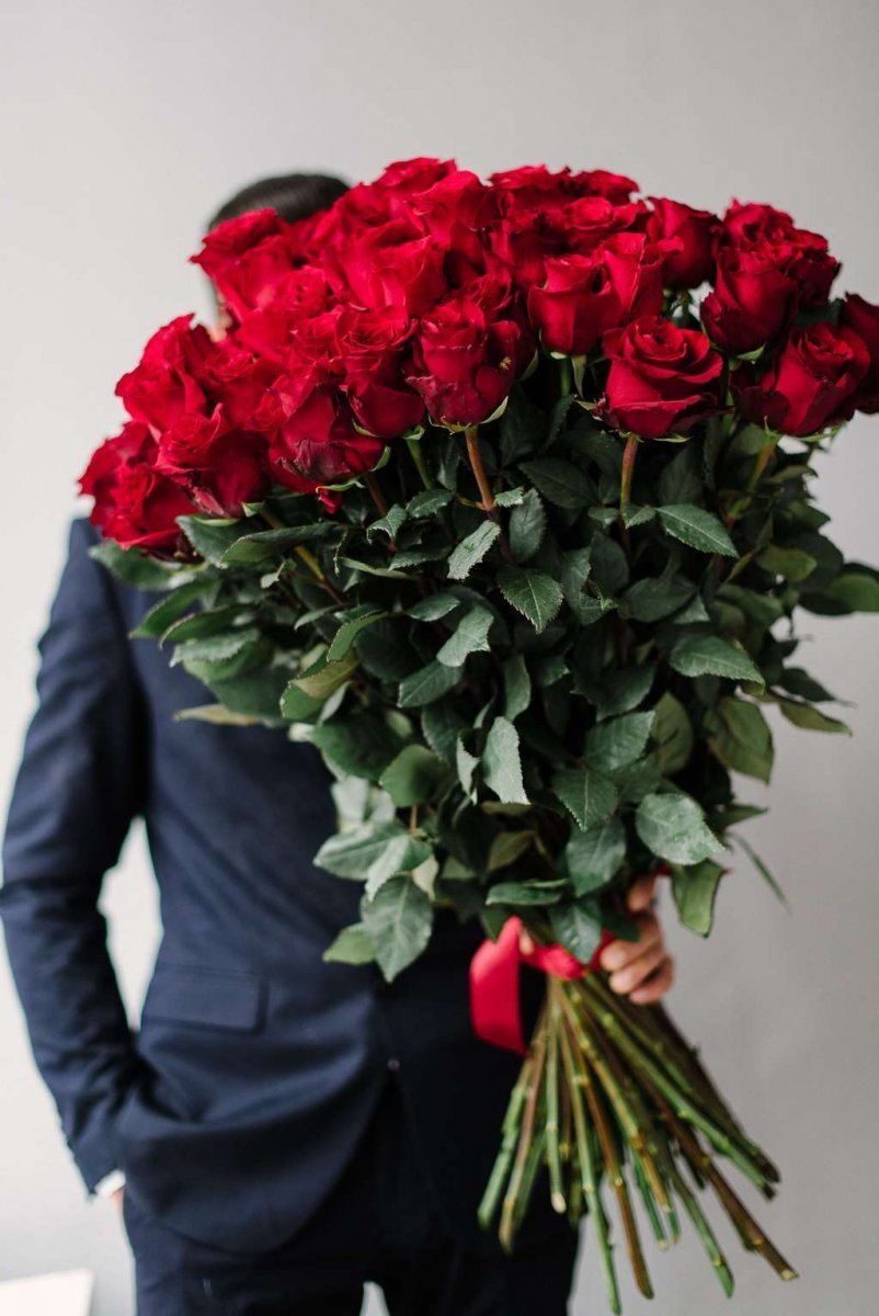 Красные розы длинные. Букет красных роз. Будет красных роз. Букет из красных роз. Buket krasnix roz.