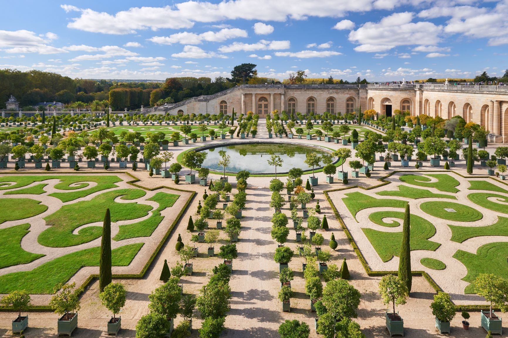 Почему версаль. Версальский дворец Версаль Франция. Версаль дворцово-парковый ансамбль во Франции. Парковый ансамбль Версаля во Франции. Версальский дворец сверху сверху сады.