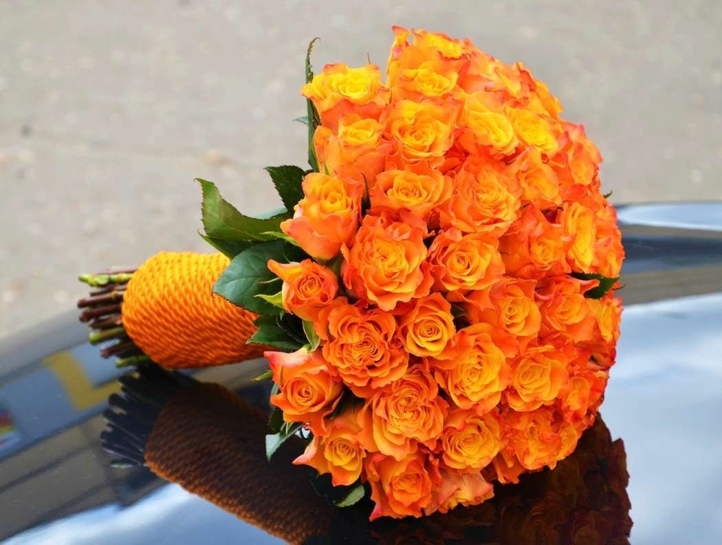 Оранжевые розы в вазе. Букет оранжевых роз Горкунов. Букет невесты "оранжевый микс". Букет невесты "оранжевое небо".