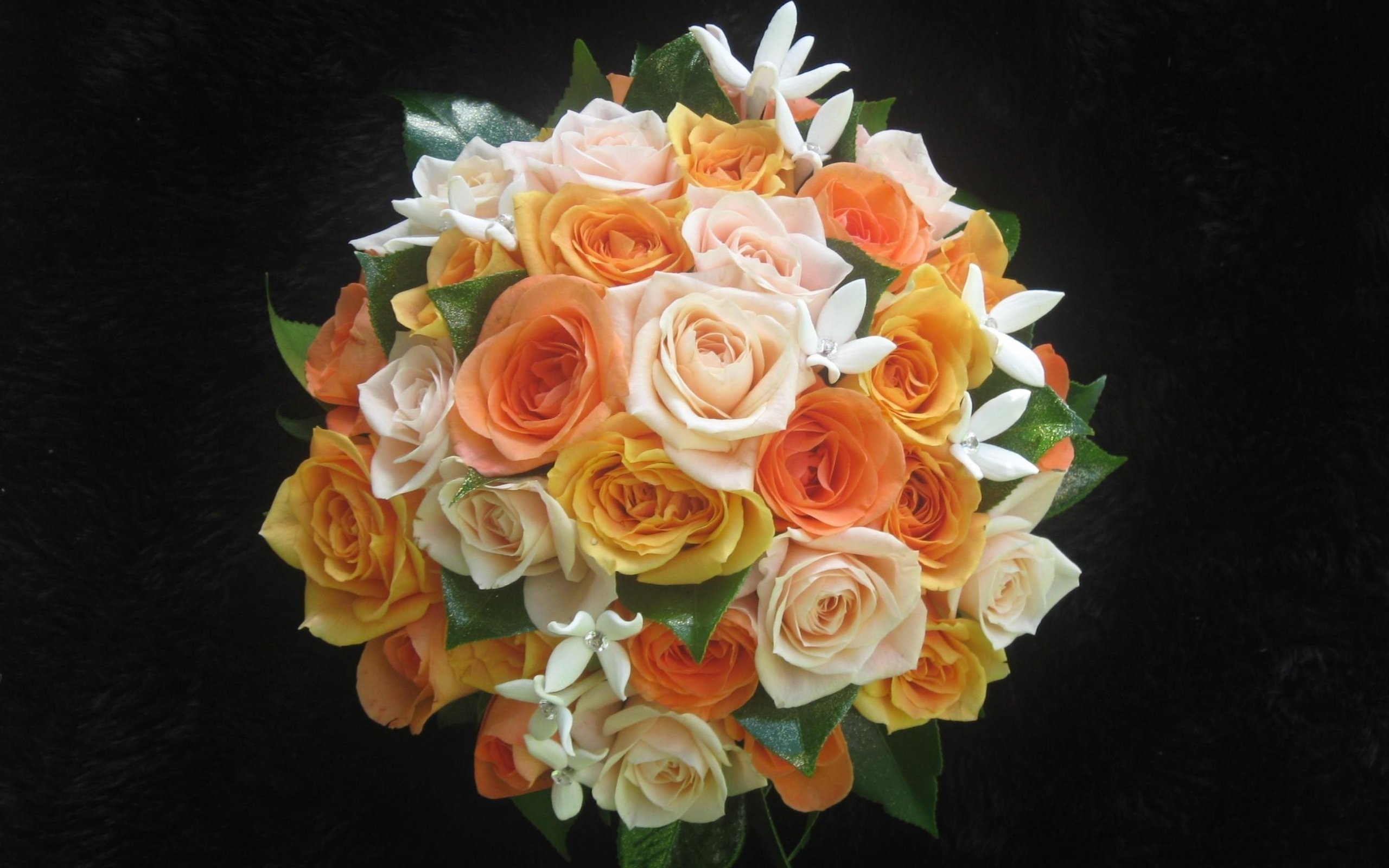 Оранжевые розы в вазе. Красивый букет цветов. Шикарный букет цветов. Яркий букет. Букет роз.