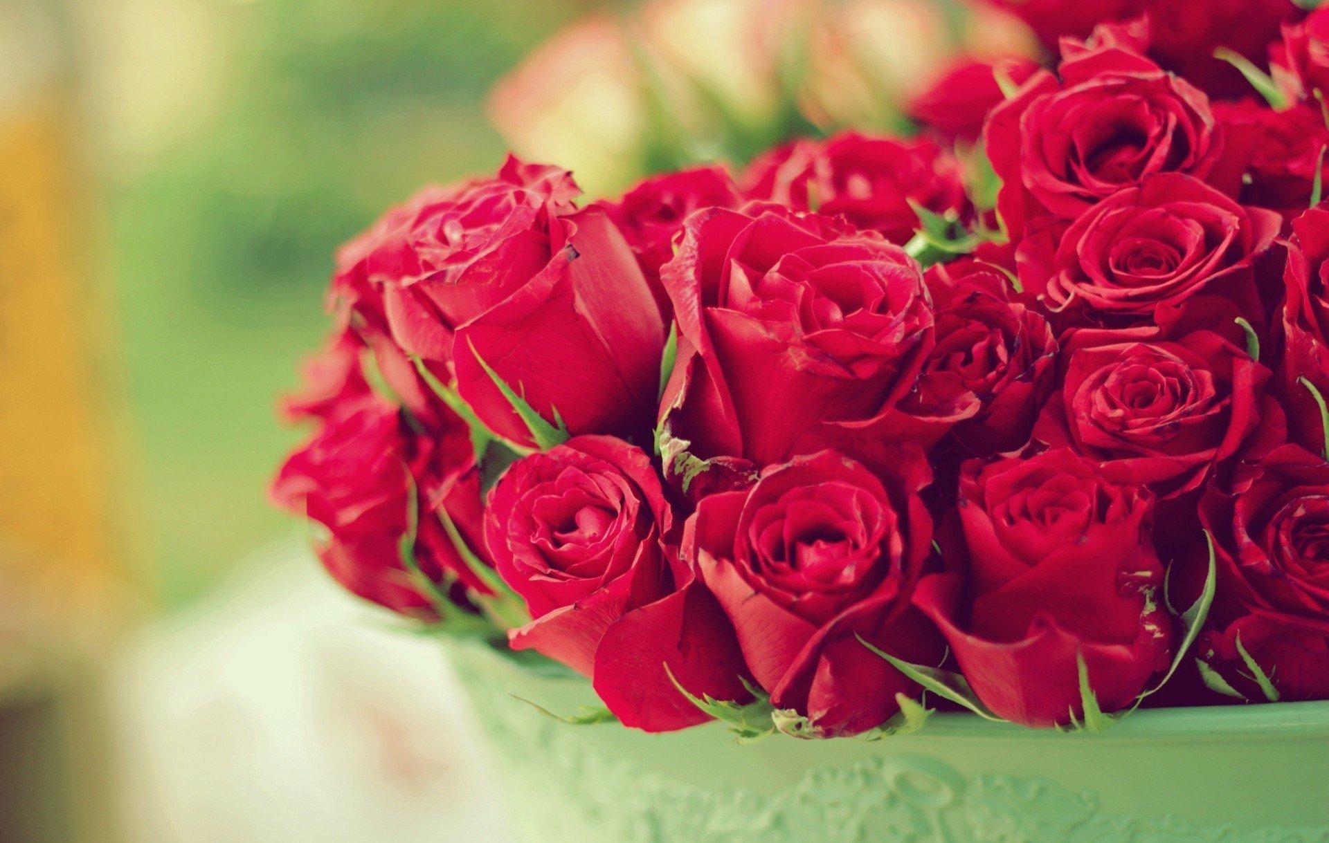 Шикарные цветы. Шикарный букет цветов с днем рождения. Букет роз с днем рождения. Открытки с днём рождения с цветами красивые.