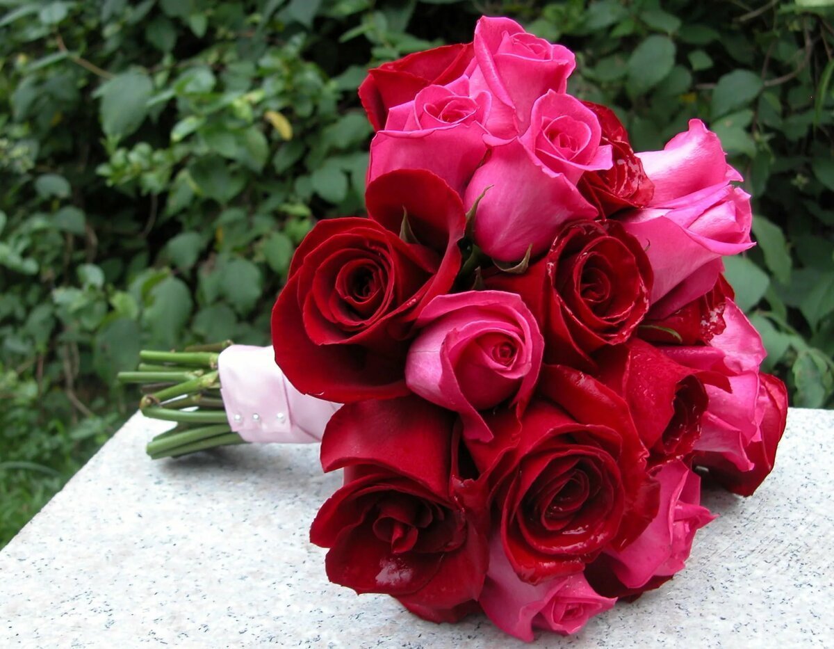 Шикарный букет цветов. Букет роз. Красивый букет роз. Букет цветов красивых роз фото красивые