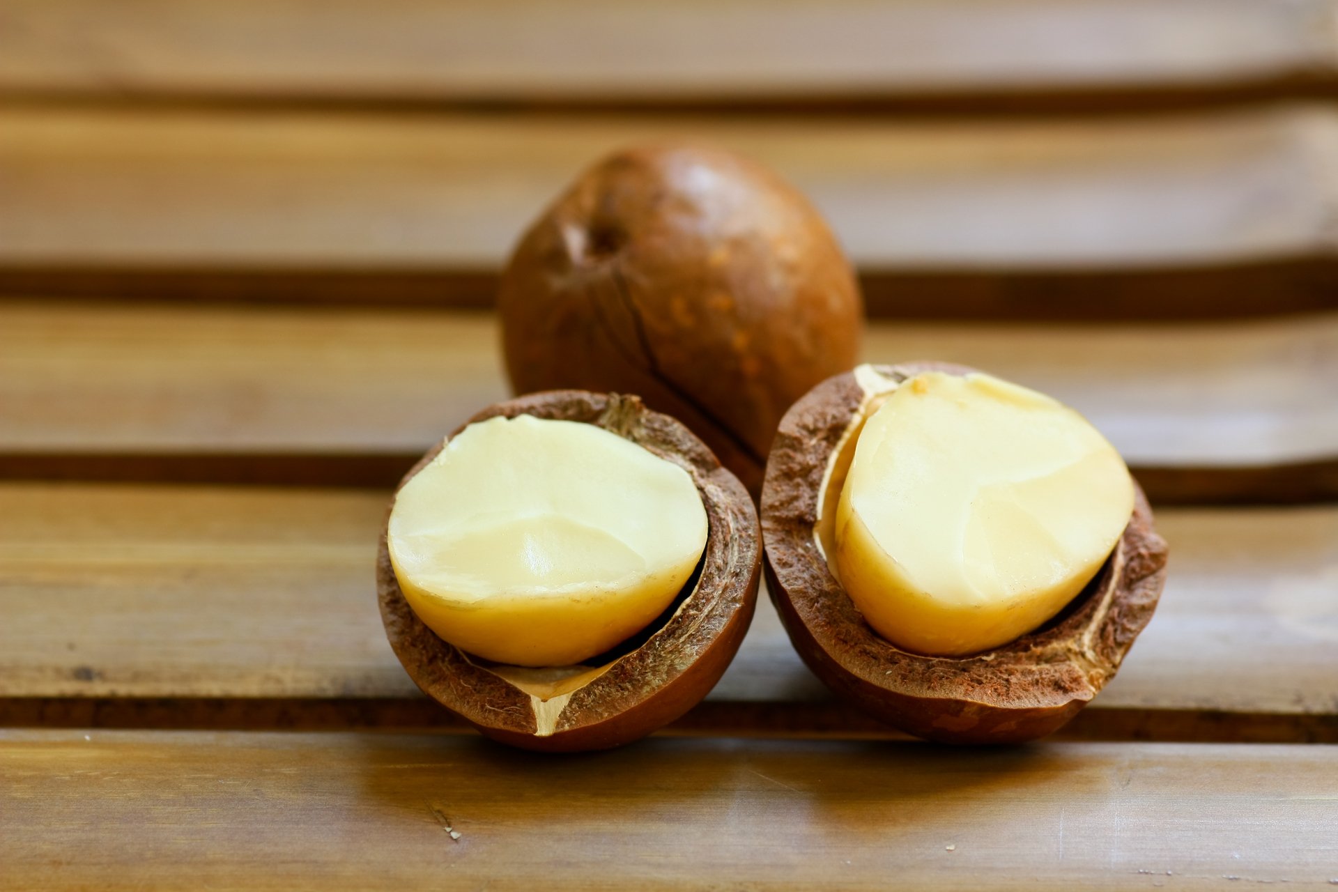 Почему орехи сладкие. Macadamia Nuts. Macadamia nut Oil. Орех макадамия австралийский. Макадамия (австралийский орех, Киндаль).