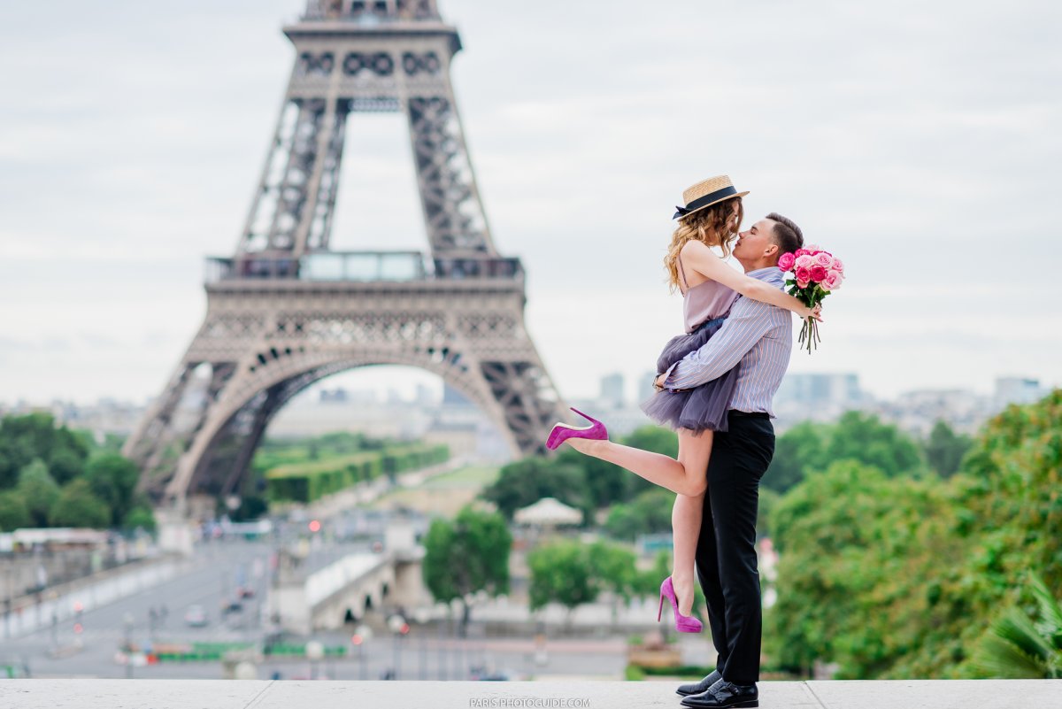 Фотосессия в париже. Эйфелева башня в Париже. Влюбленные в Париже. Влюбленная пара в Париже.