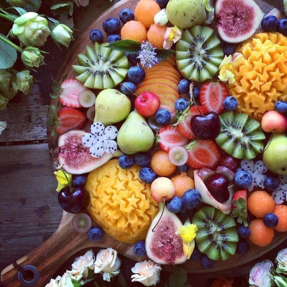 Фруктовая жизнь. Экзотические фрукты. Фруктовая тарелка. Красивые фрукты. Фруктовая тарелка экзотических фруктов.