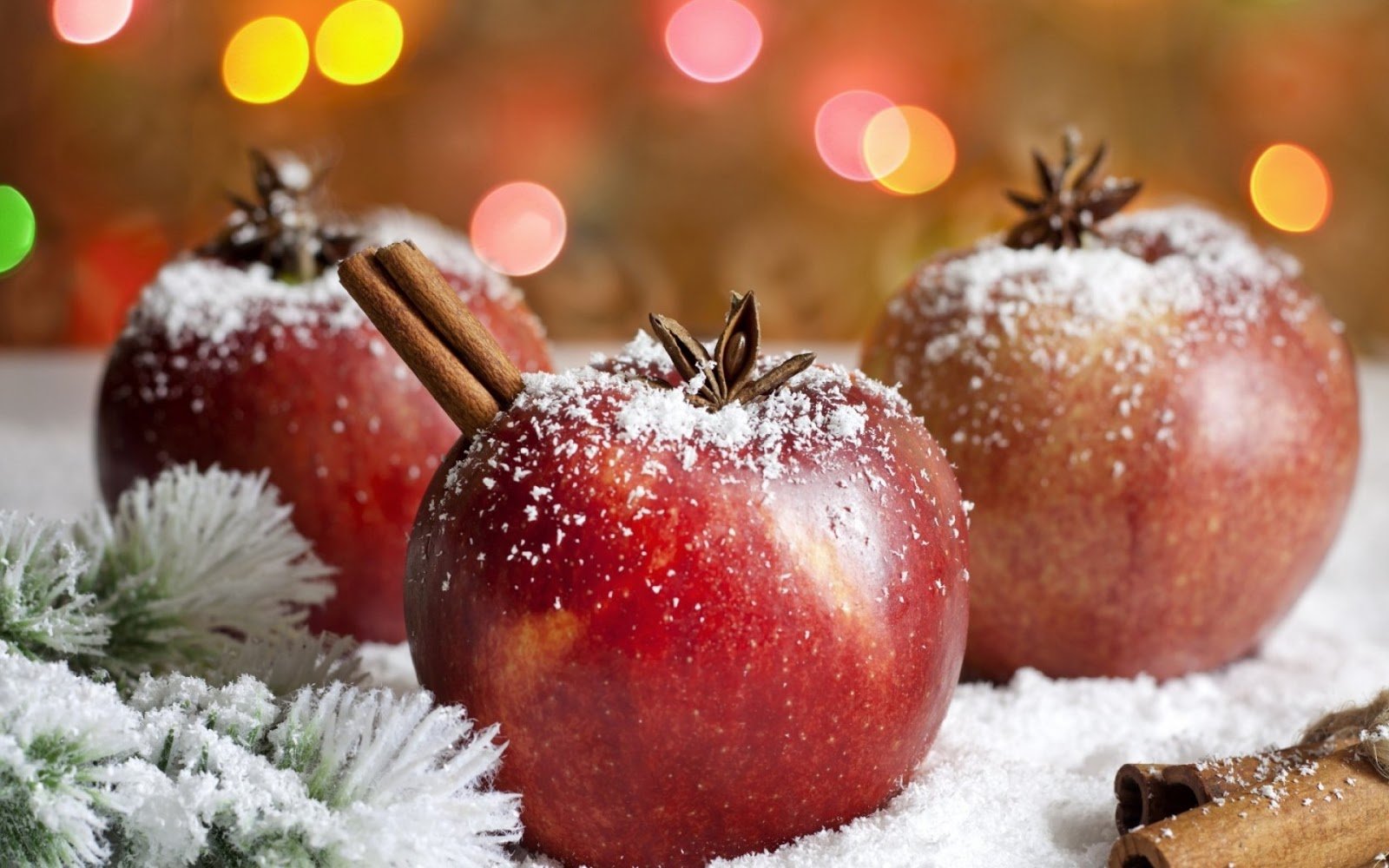 Фрукты нового года. Зимние фрукты. Новогоднее яблоко. Зимние яблоки. Яблоки на снегу.