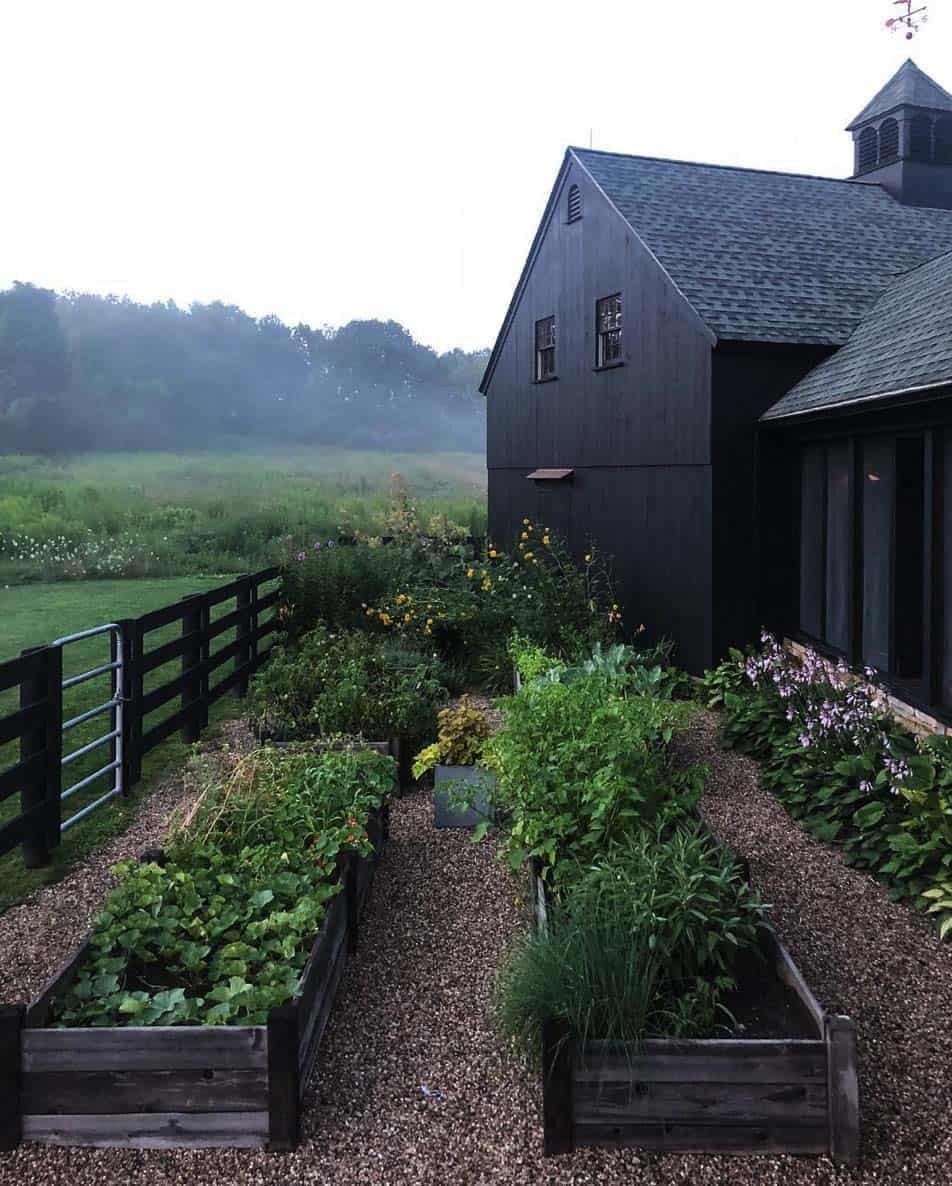 Красивый сад и огород. Красивый огород. Дачный домик с огородом.