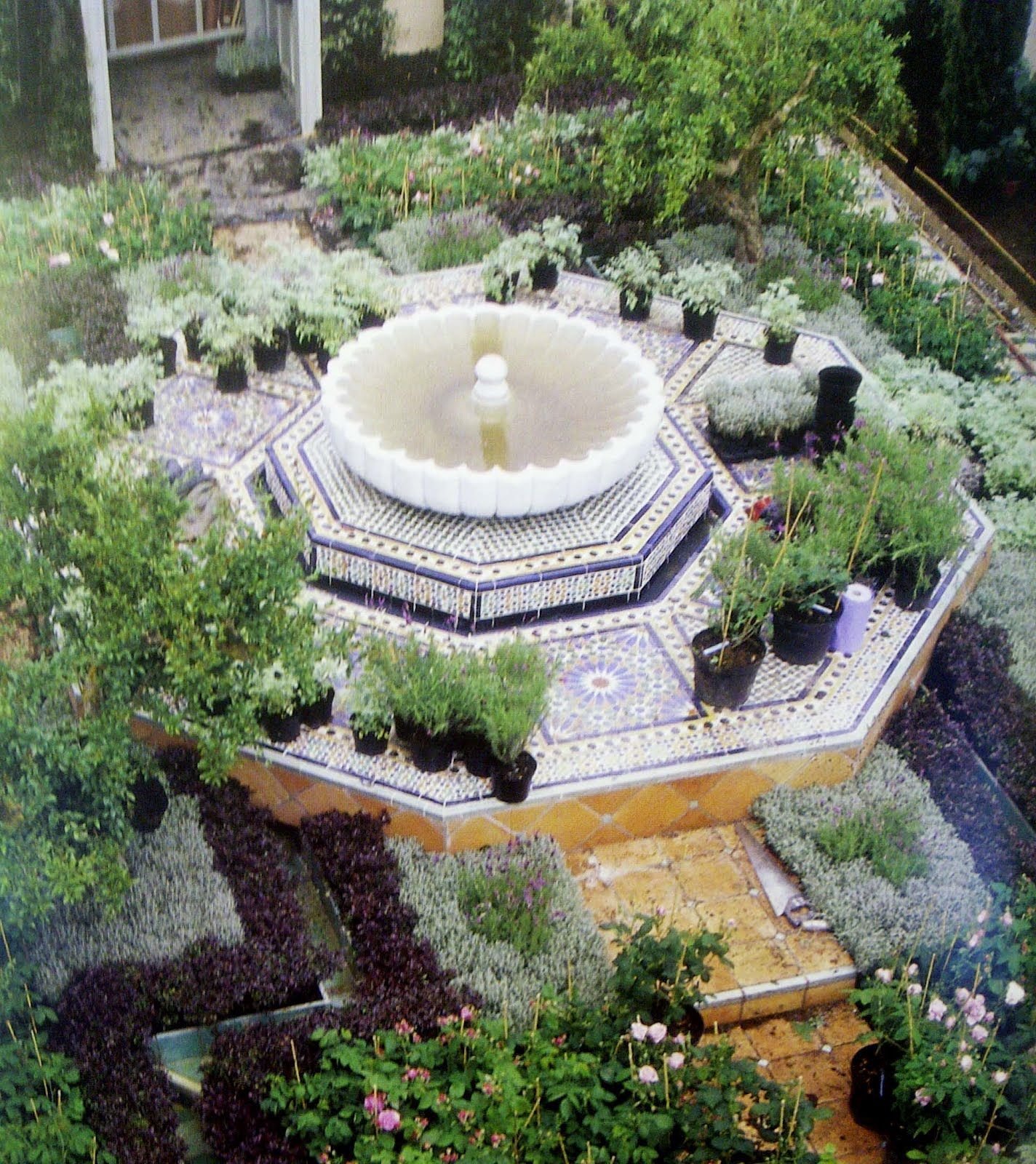 Мусульманский садик. Испано-мавританские сады террасы. Испано-мавританский стиль сада. Мусульманские сады мавританский стиль ландшафта. Испано мавританский сад план.