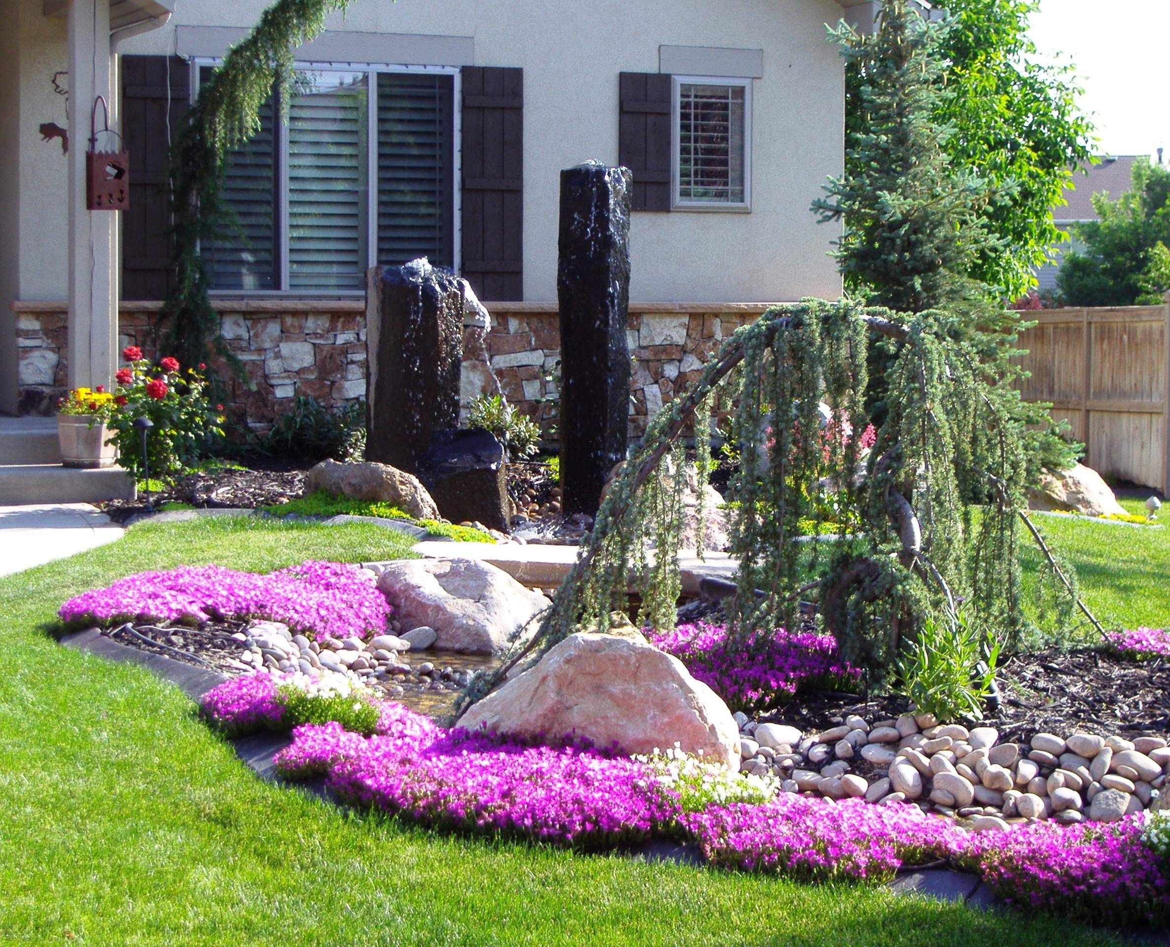 Фото клумбы с цветами возле дома. Ландшафтный 3и-Айн. Палисадник Энфилд. Красивые клумбы. Цветы перед домом.