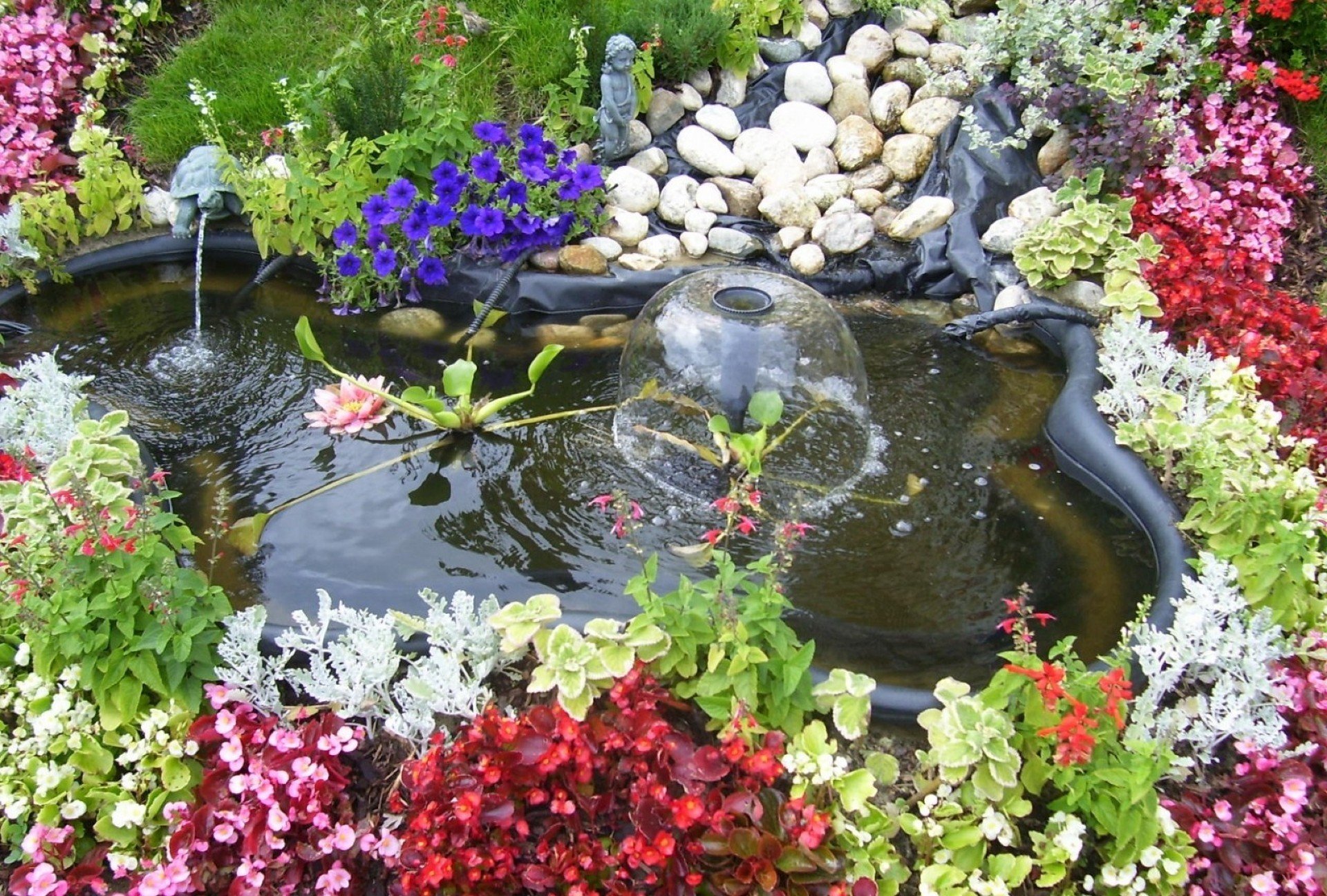 Цветочный пруд 22. Огородный прудик. Декоративный прудик. Цветник у водоема. Водоем в саду.